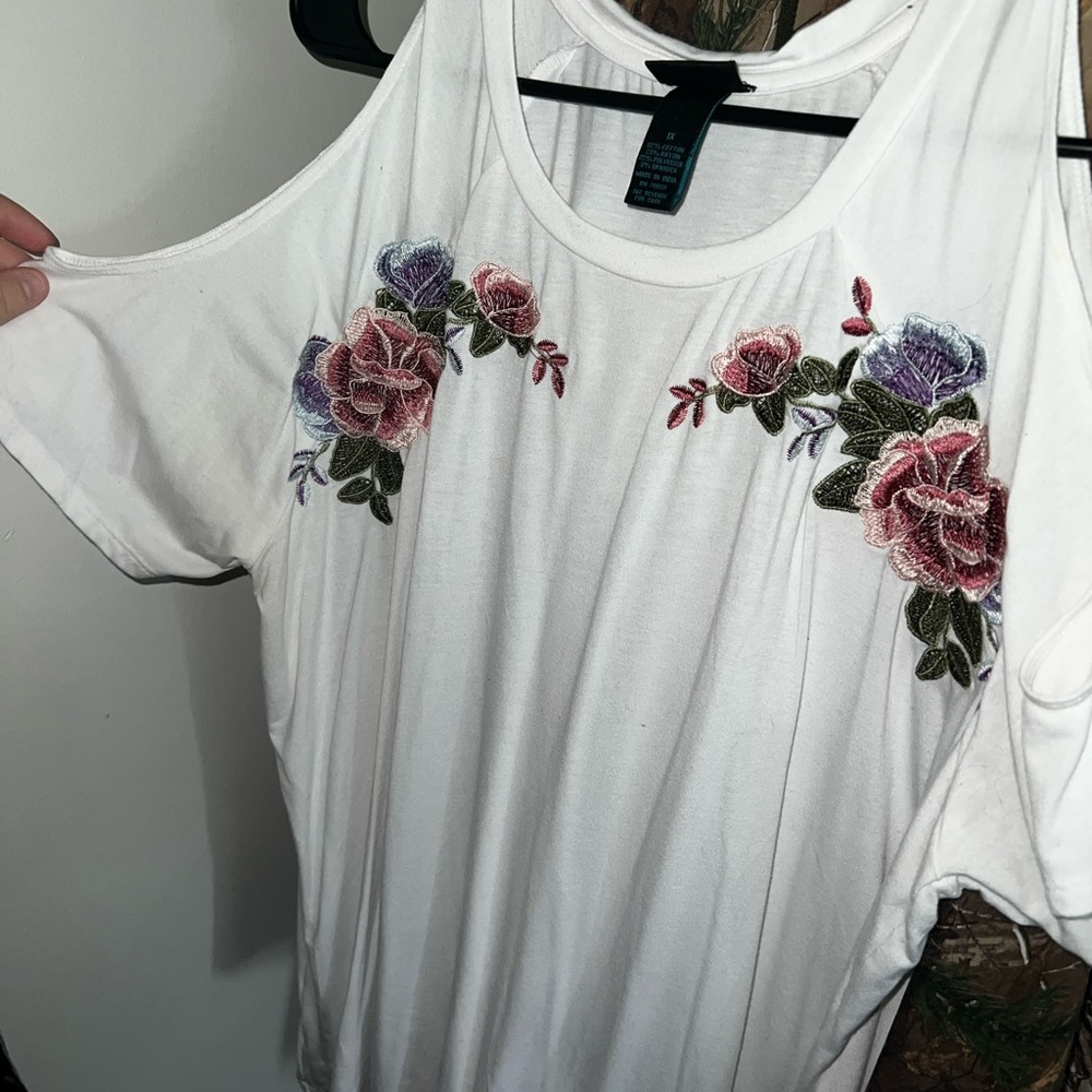 Rue21+ Cutout Shoulder Blouse Floral